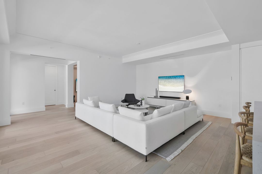 1130 3rd Ave S #105, Naples, FL 34102