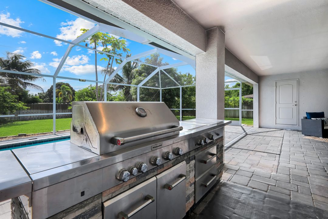 27741 Roslin Dr, Bonita Springs, FL 34135