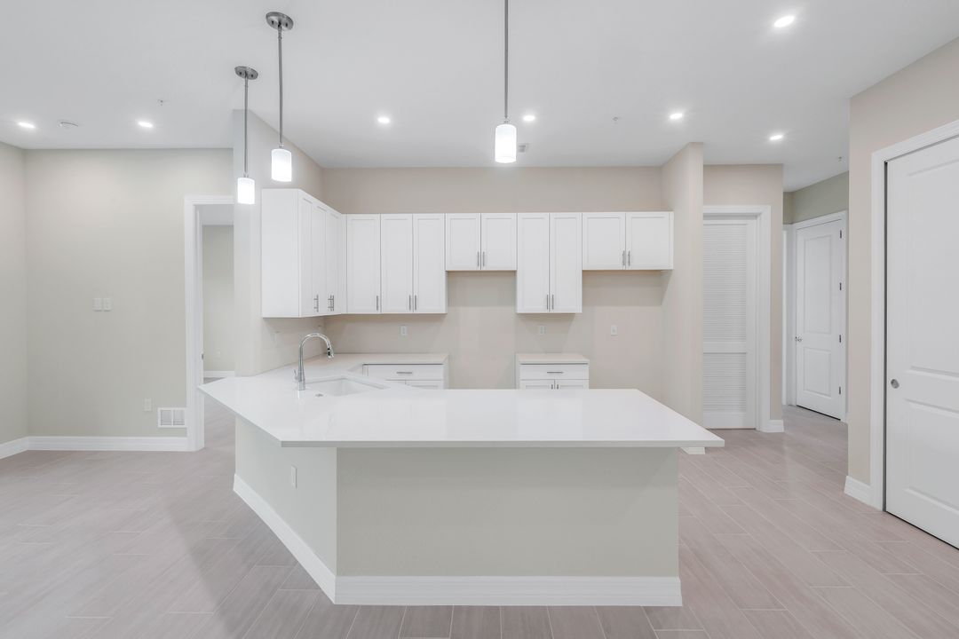 280 Antilles Wy E #101, Naples, FL 34112