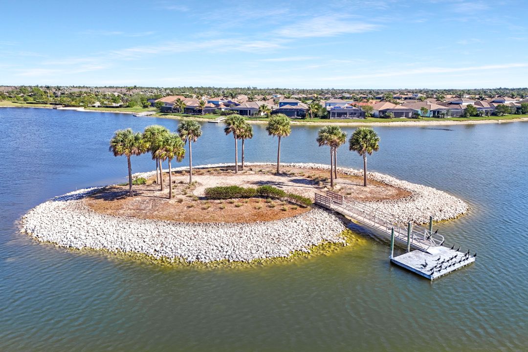 14863 Edgewater Cir, Naples, FL 34114