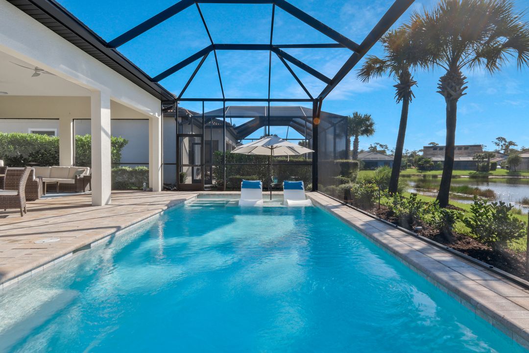 9815 Everglades Dr, Naples, FL 34120