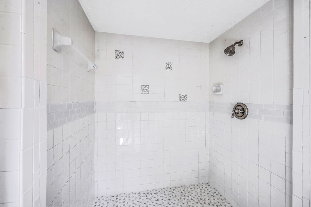 2182 Anchorage Ln  #A, Naples, FL 34104