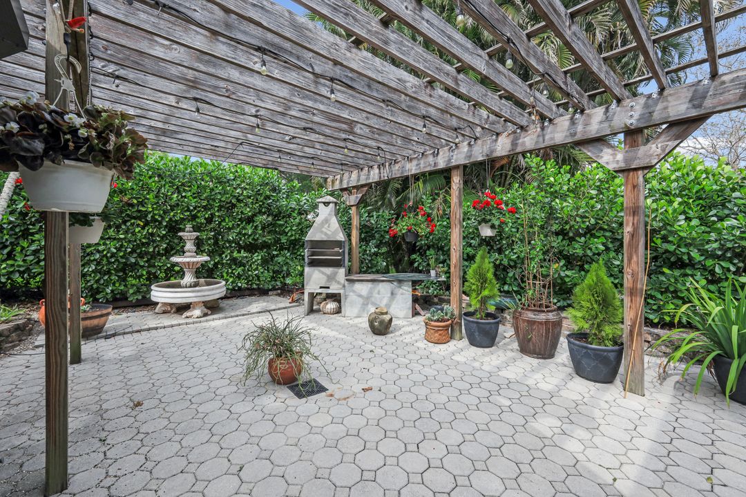 730 Bay Tree Ct, Naples, FL 34108