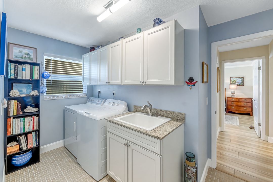 4459 Lakewood Blvd, Naples, FL 34112