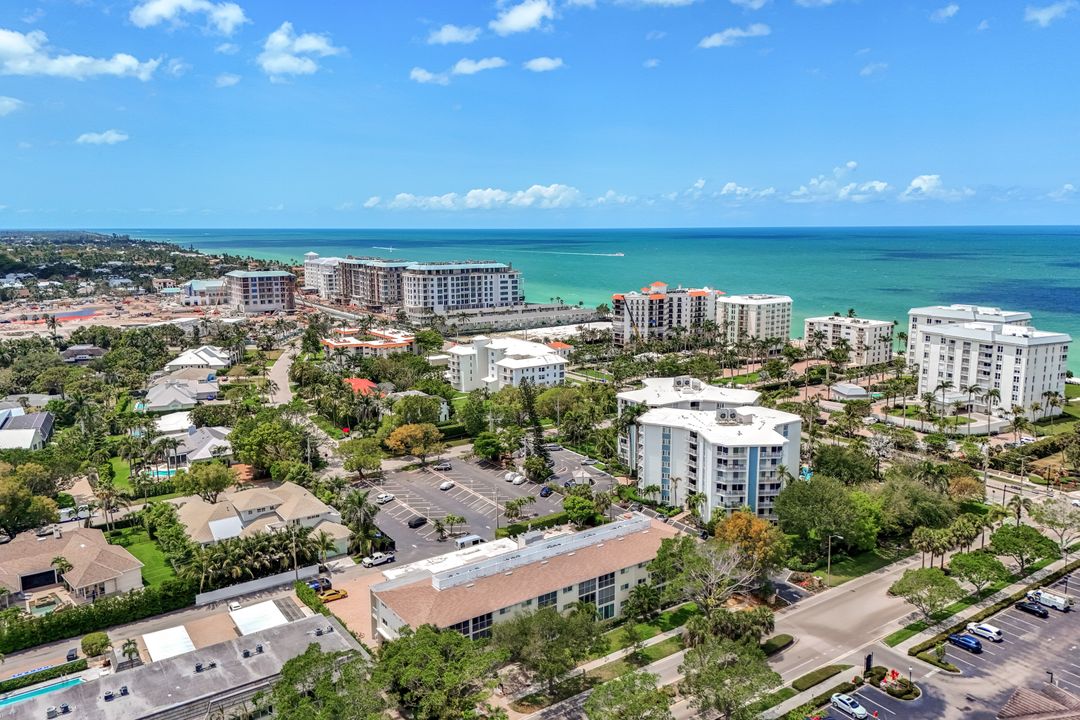232 Banyan Blvd, Naples, FL 34102