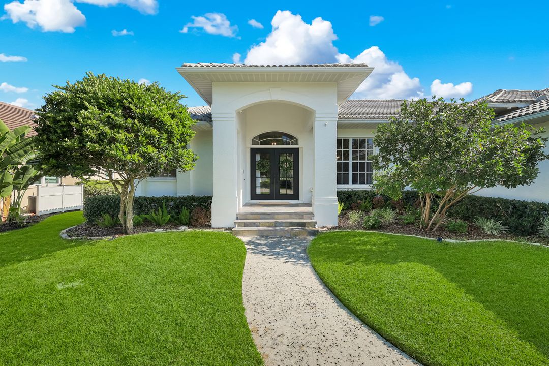 8748 S Lake Cir, Fort Myers, FL 33908