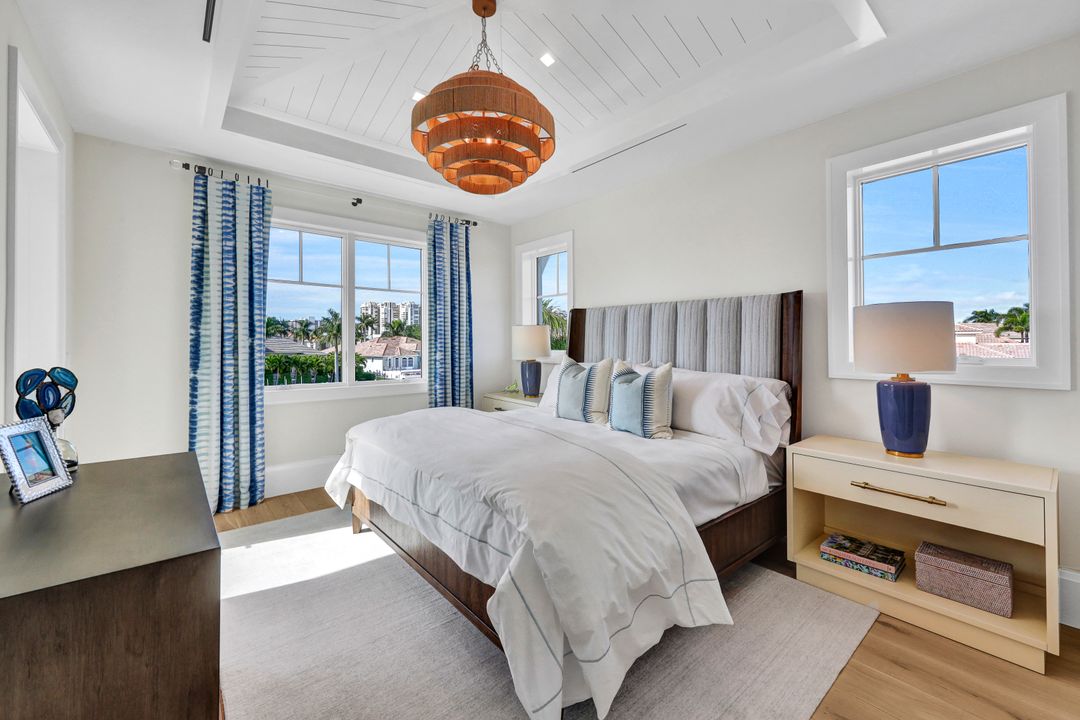 3637 Crayton Rd, Naples, FL 34103