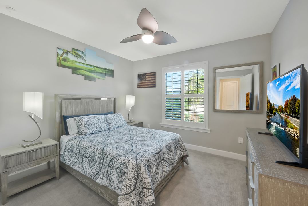 9640 Everglades Dr, Naples, FL 34120