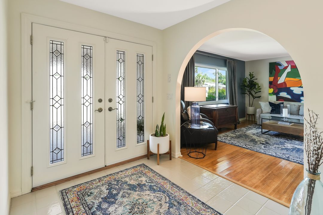 10361 Windsor Way, Naples, FL 34109