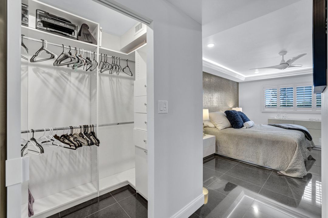 555 Park Shore Dr #503, Naples, FL 34103