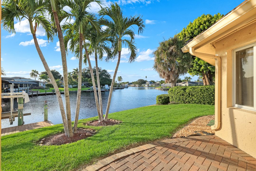 954 Bal Isle Dr, Fort Myers, FL 33919
