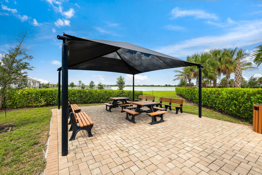 421 Coral Reef Pl, Cape Coral, FL 33993