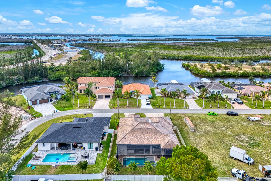 605 SW 39th Ave, Cape Coral, FL 33991