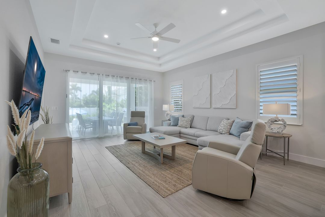 530 94th Ave N, Naples, FL 34108