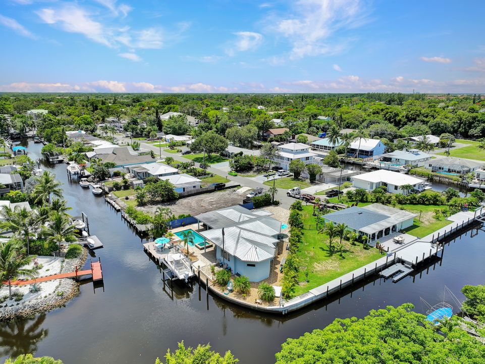 2631 Riverview Dr, Naples, FL 34112