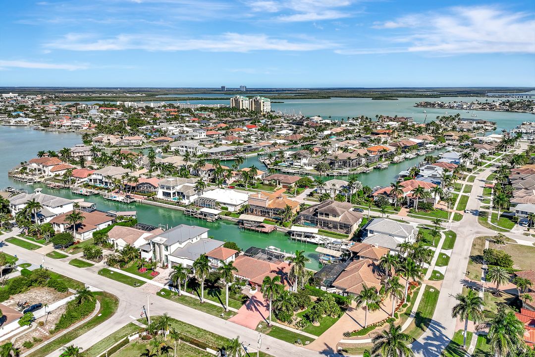 911 Giralda Ct, Marco Island, FL 34145