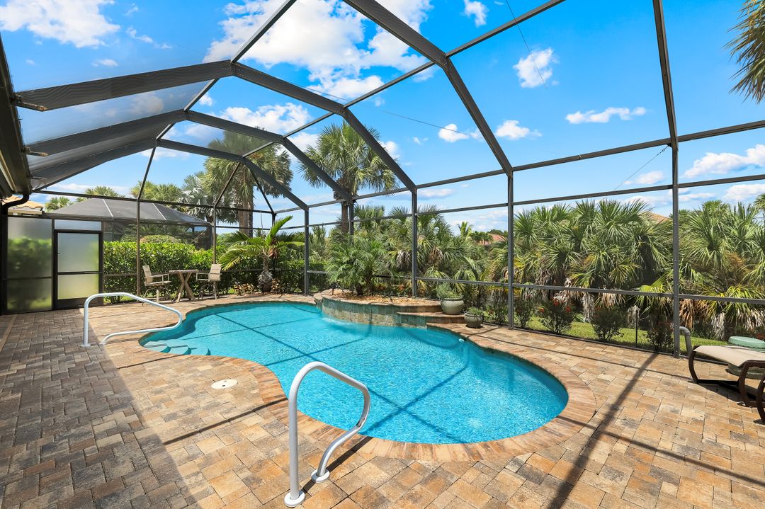 8223 Potomac Ln, Naples, FL 34104
