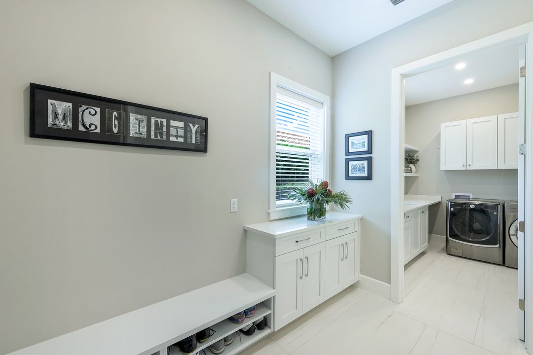 451 Saddlebrook Ln, Naples, FL 34110