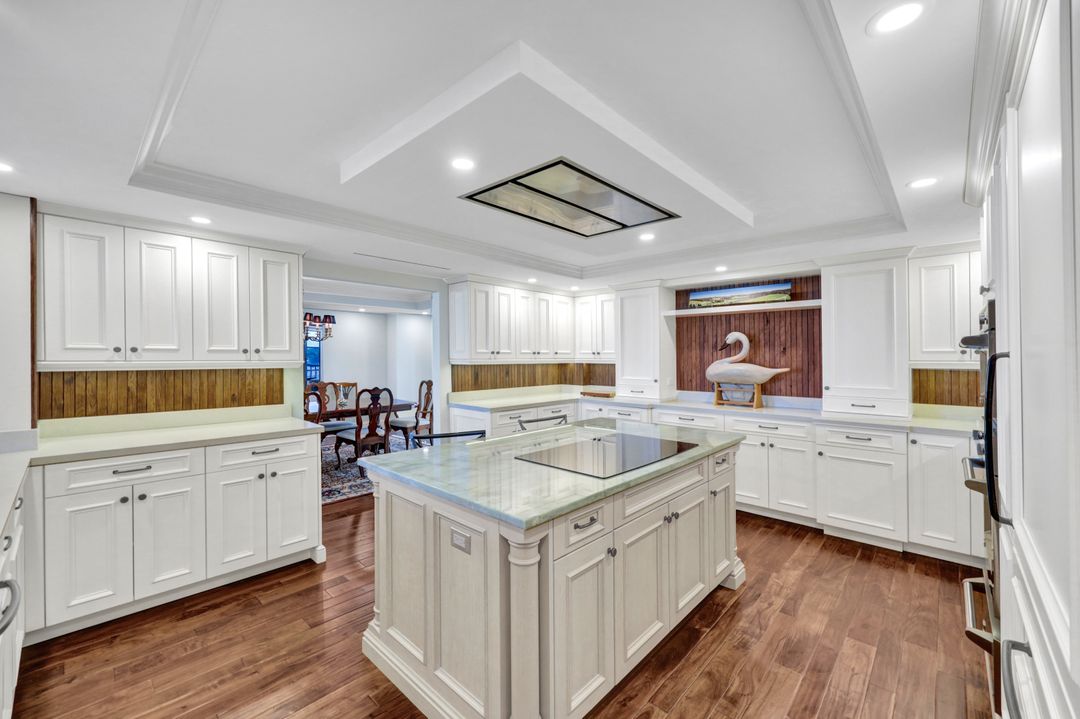 5601 Turtle Bay Dr #404, Naples, FL 34108