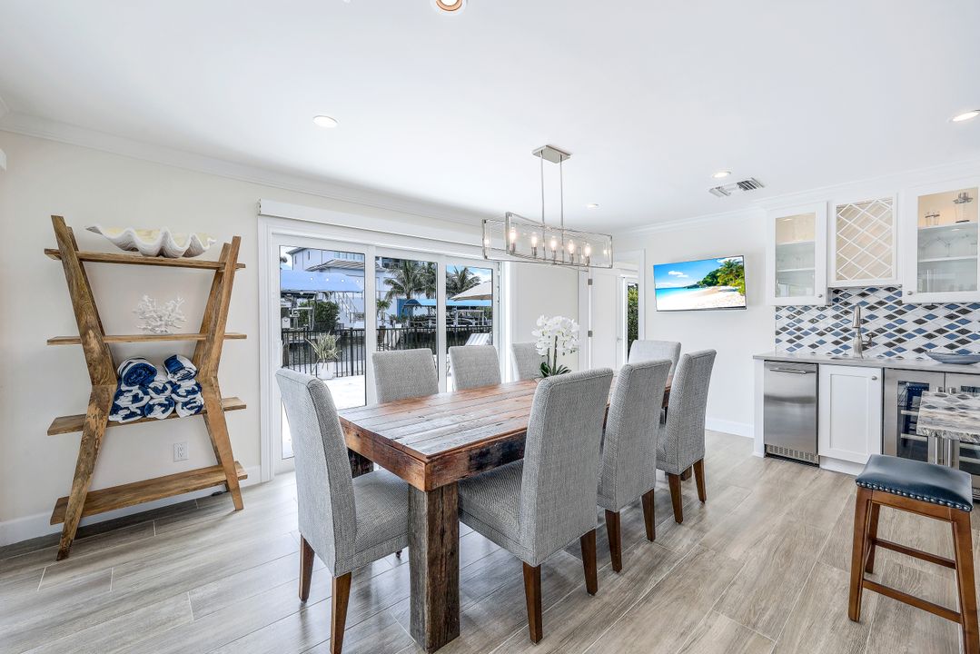 417 Lagoon Ave, Naples, FL 34108