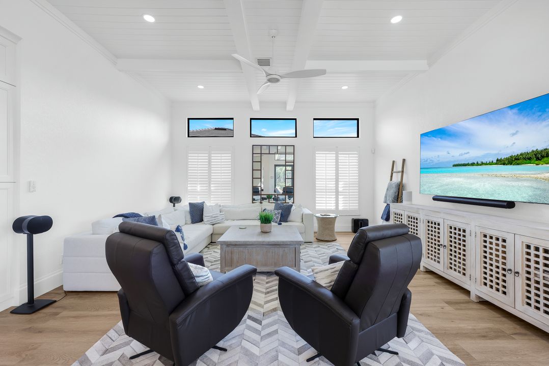 5092 Cerromar Dr, Naples, FL 34112