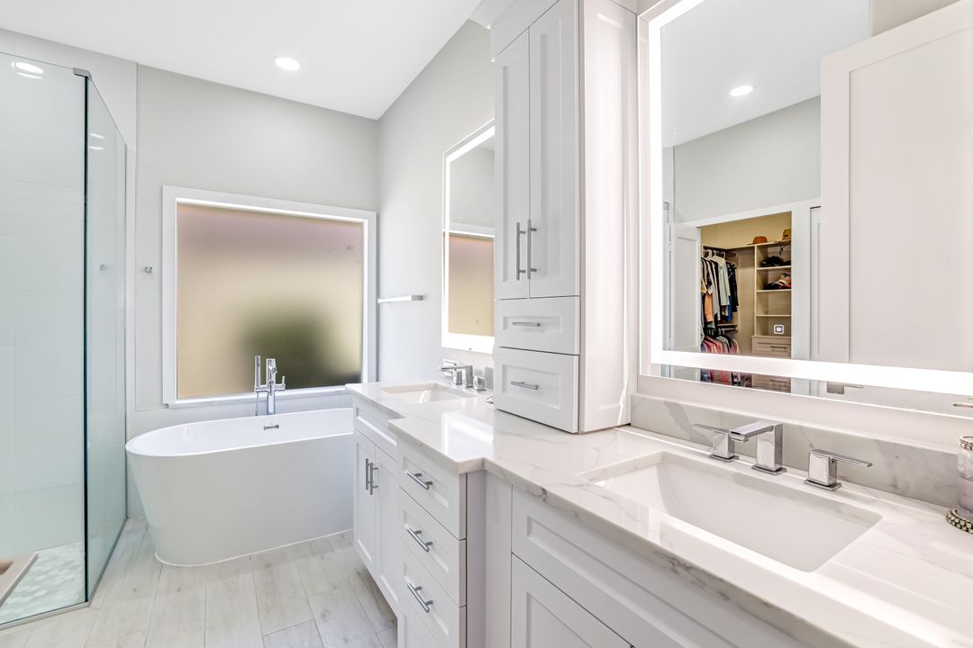 8828 Ventura Way, Naples, FL 34109