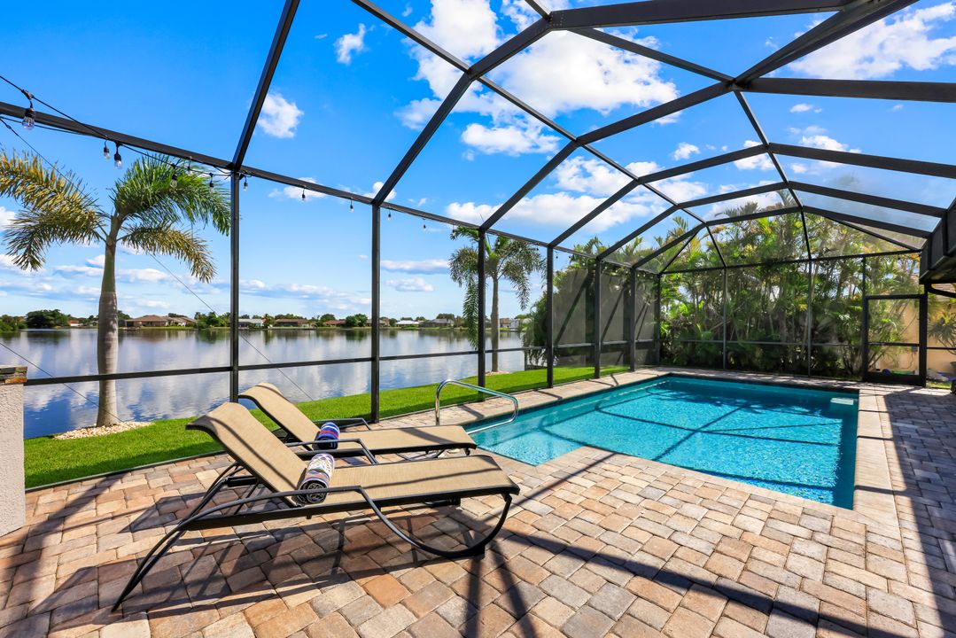 401 NE 19th Pl, Cape Coral, FL 33909