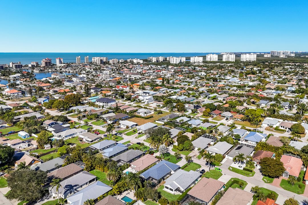 574 102nd Ave N, Naples, FL 34108