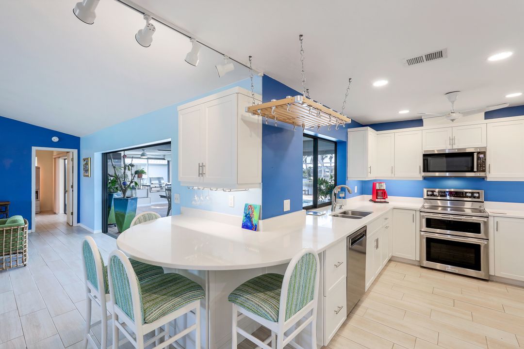 1004 Archer Pkwy E, Cape Coral, FL 33904