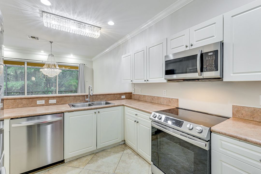 10253 S Silver Palm Dr, Estero, FL 33928