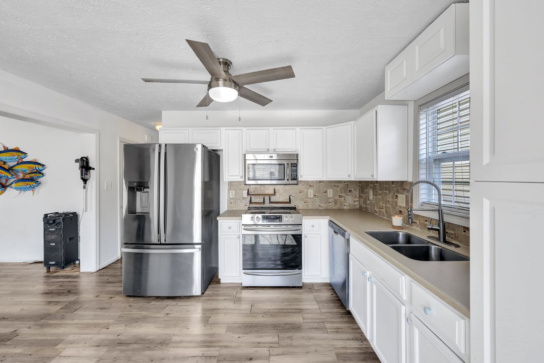 279 Leawood Cir, Naples, FL 34104