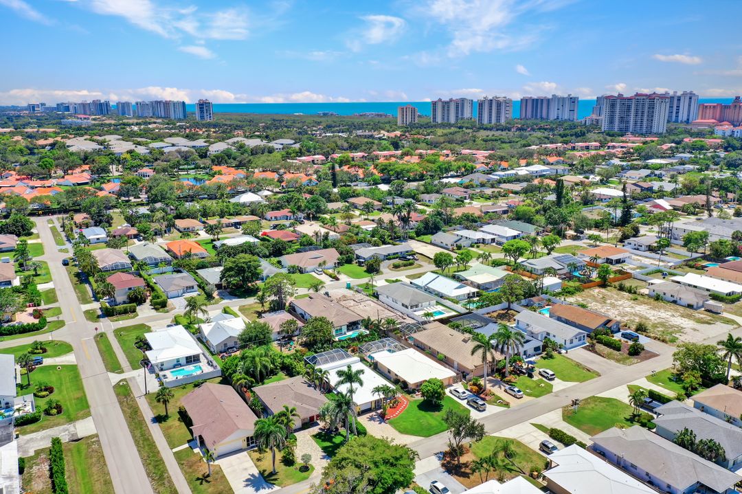 688 94th Ave N, Naples, FL 34108