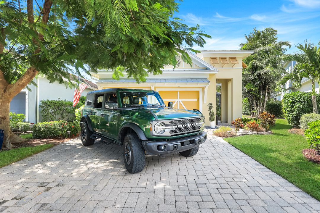 14131 Nautica Ct, Naples, FL 34114