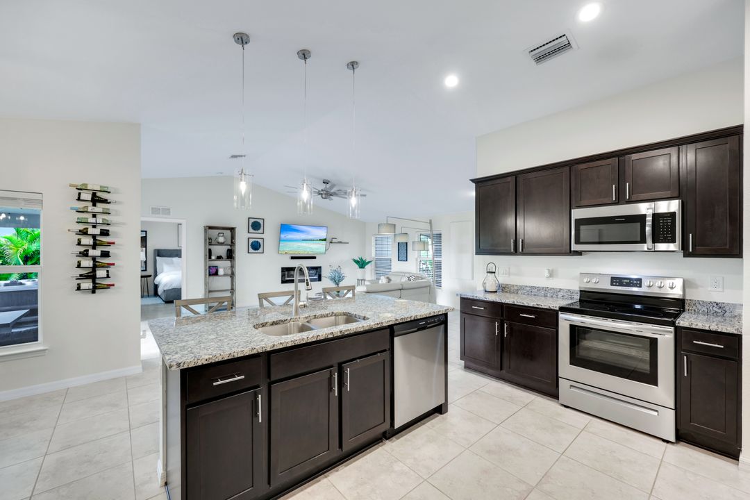 2302 NE 7th Ave, Cape Coral, FL 33909