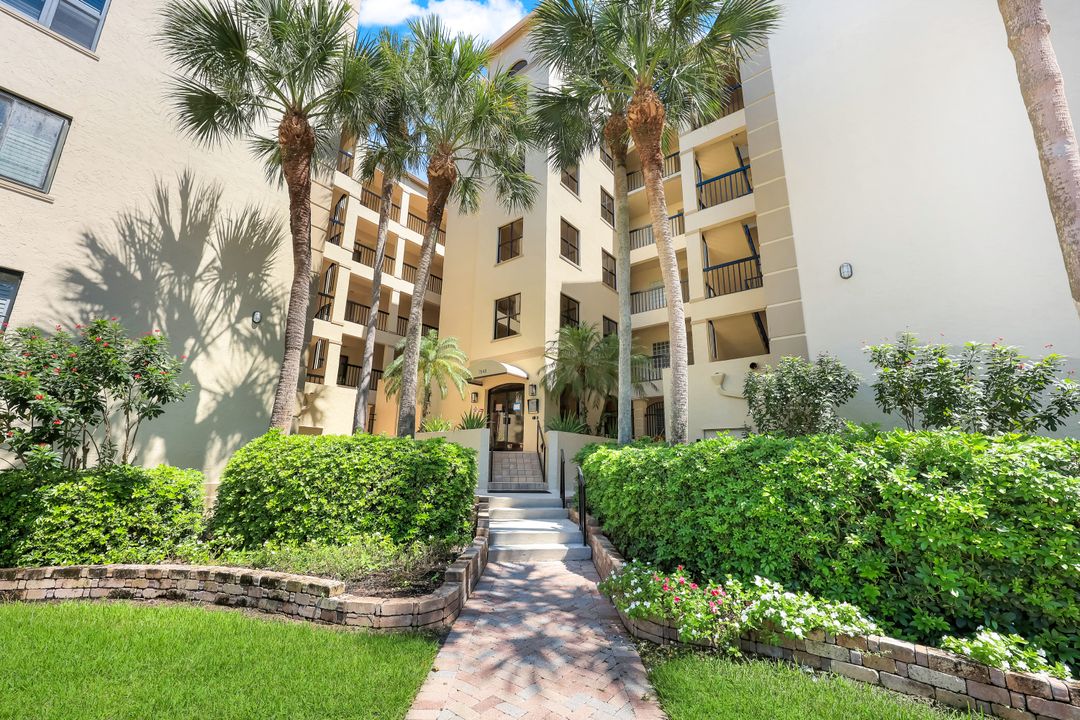 7040 Pelican Bay Blvd #D301, Naples, FL 34108