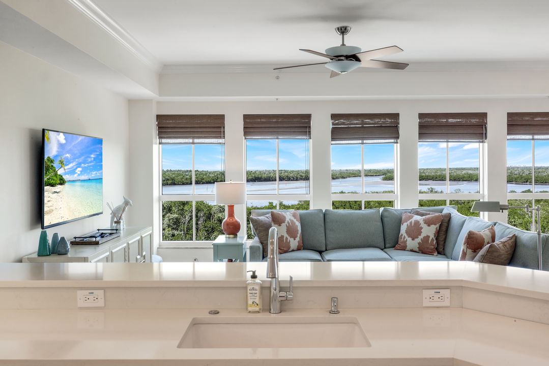 295 Grande Way #304, Naples, FL 34110