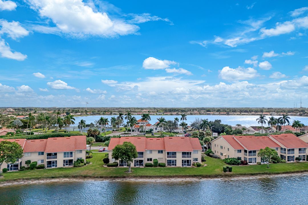 7818 Emerald Cir #103, Naples, FL 34109