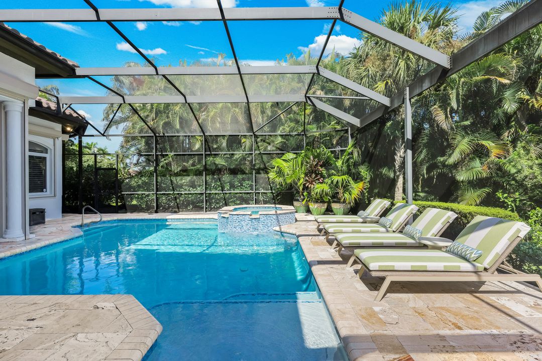 8871 Shenendoah Cir, Naples, FL 34113