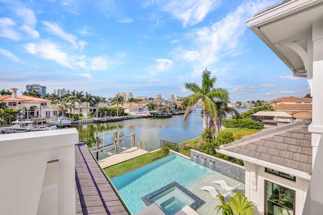 3637 Crayton Rd, Naples, FL 34103