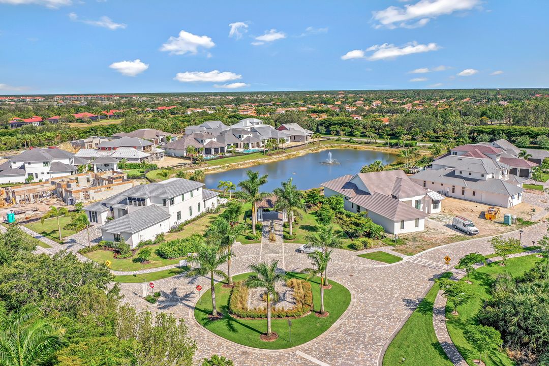 16724 Enclave Cir, Naples, FL 34110