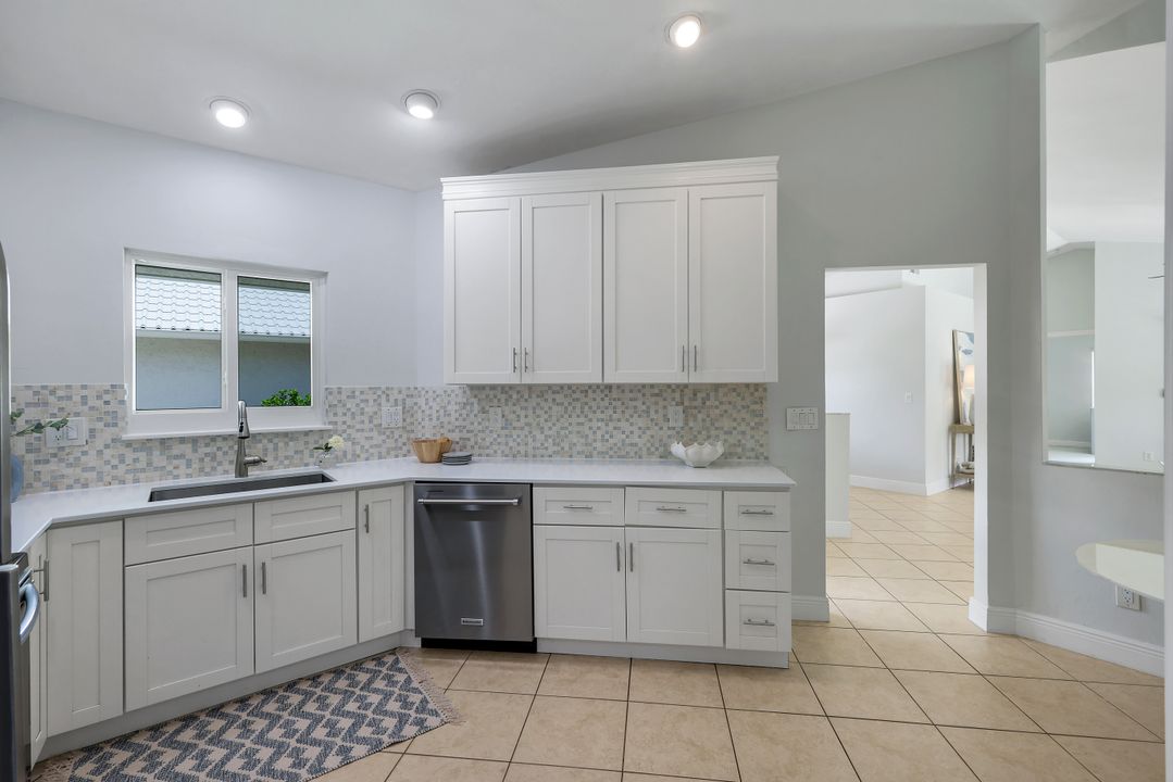 11054 Linnet Ln, Naples, FL 34119