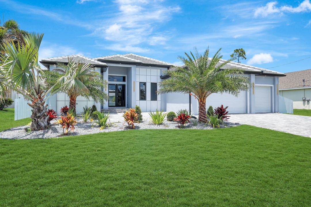 2709 SW 4th Ln, Cape Coral, FL 33991