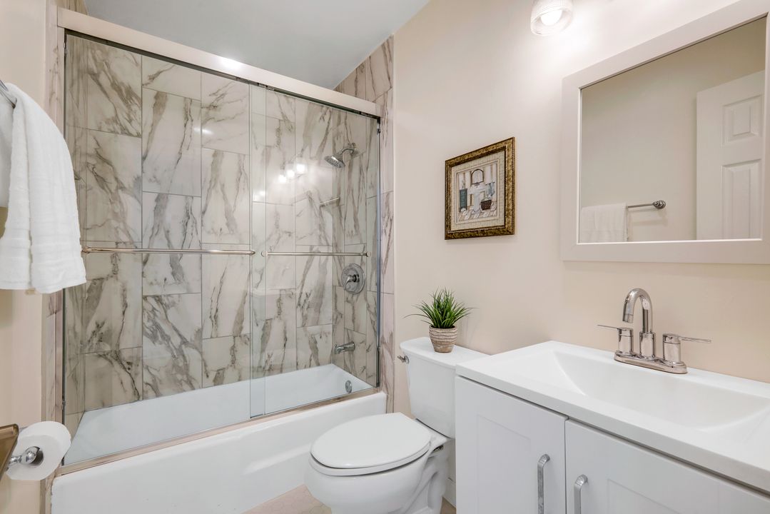 590 92nd Ave N, Naples, FL 34108