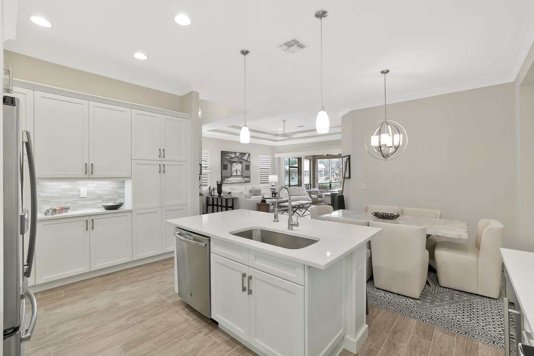 5665 Highbourne Dr, Naples, FL 34113