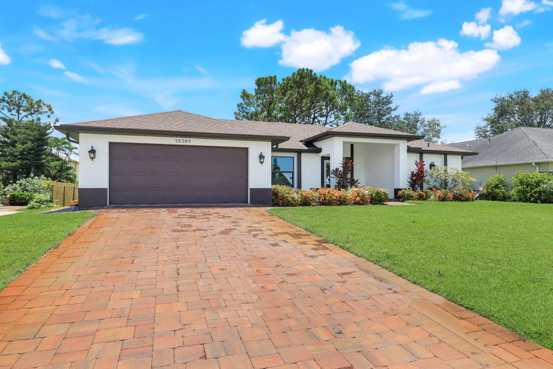 18209 Hawthorne Rd, Fort Myers, FL 33967