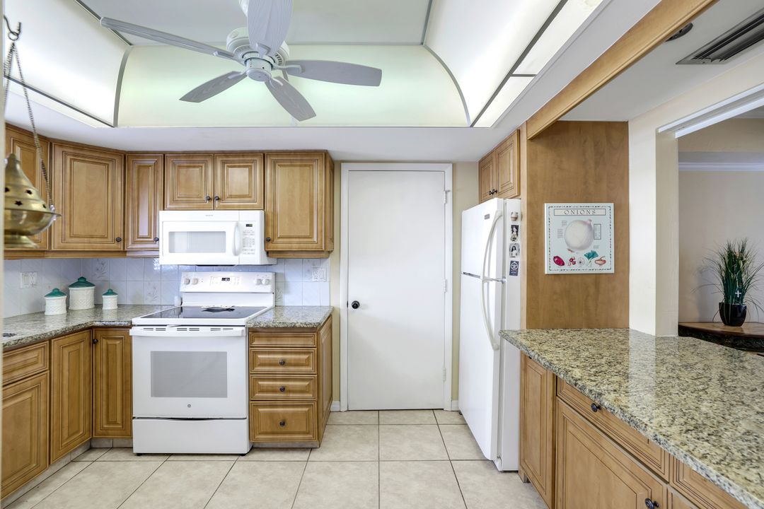 12 Watercolor Cir #12, Naples, FL 34113