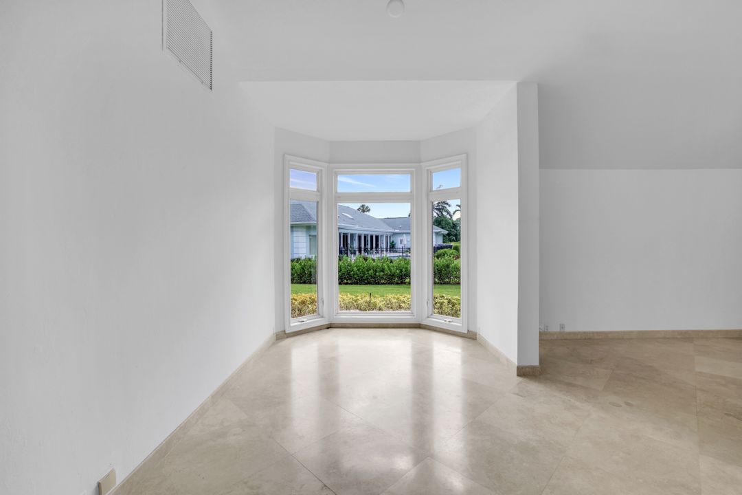 4502 Silver Fox Dr, Naples, FL 34119