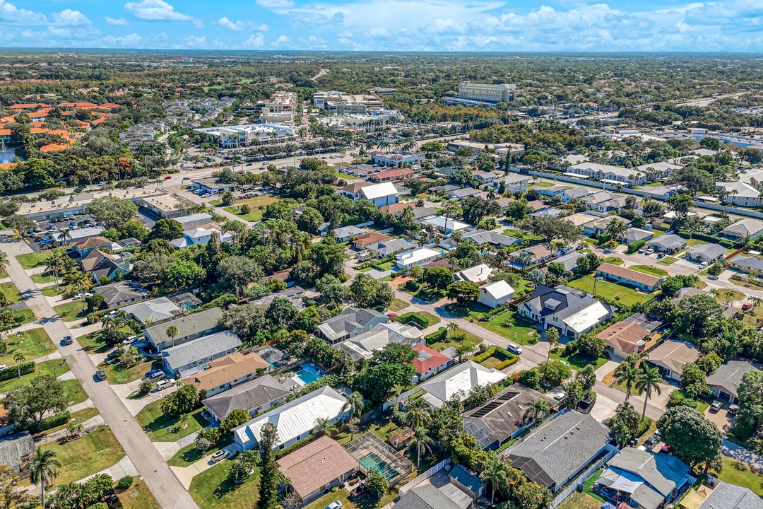 825 93rd Ave N, Naples, FL 34108