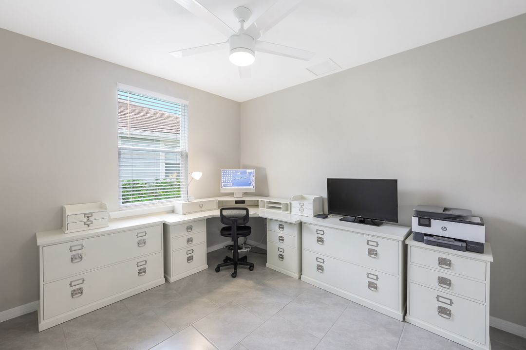 14551 Edgewater Cir, Naples, FL 34114