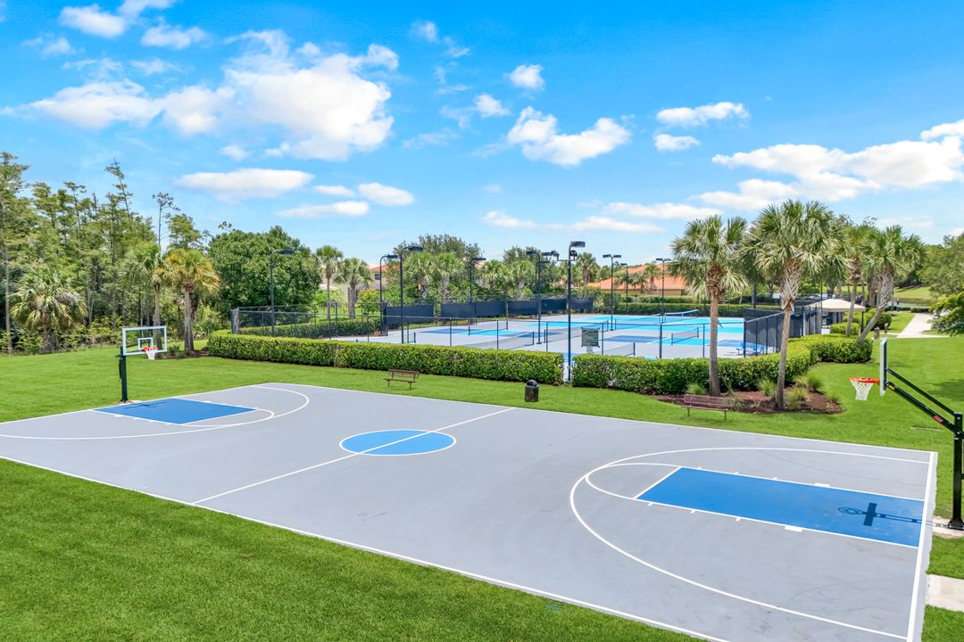 10490 Spruce Pine Ct, Fort Myers, FL 33913